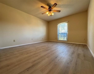528 Post Oak Lane - Photo Thumbnail 17