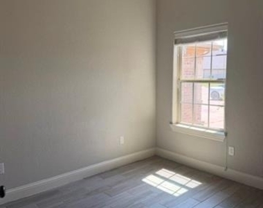 272 Jacinth Lane - Photo Thumbnail 12