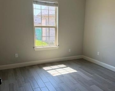 272 Jacinth Lane - Photo Thumbnail 13