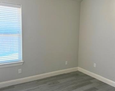 272 Jacinth Lane - Photo Thumbnail 15