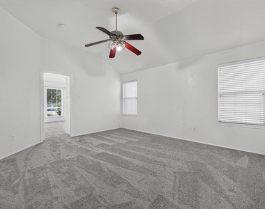 803 E Alexander Lane - Photo Thumbnail 5