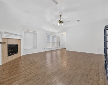 803 E Alexander Lane - Photo Thumbnail 2