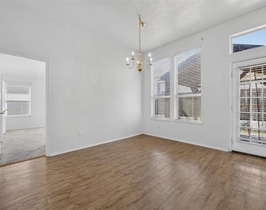 803 E Alexander Lane - Photo Thumbnail 4