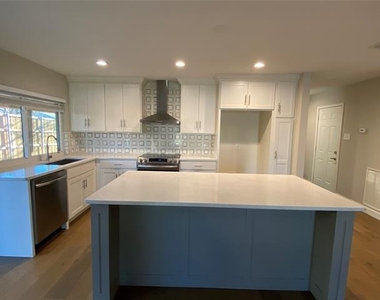 2032 Kings Road - Photo Thumbnail 4