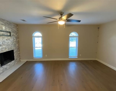2032 Kings Road - Photo Thumbnail 2