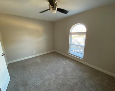 2032 Kings Road - Photo Thumbnail 8