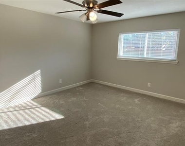 2032 Kings Road - Photo Thumbnail 5