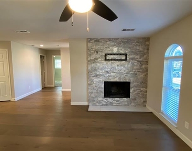 2032 Kings Road - Photo Thumbnail 3