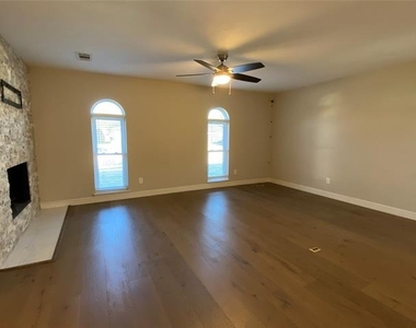 2032 Kings Road - Photo Thumbnail 1
