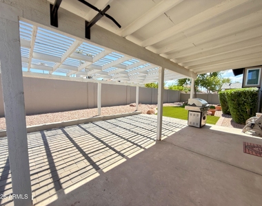 811 E Chilton Drive - Photo Thumbnail 35