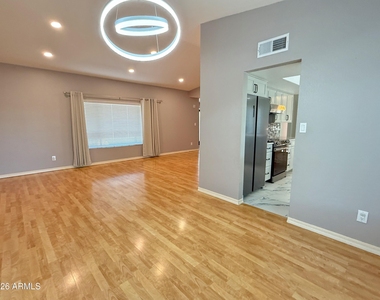 811 E Chilton Drive - Photo Thumbnail 8