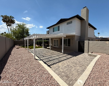 811 E Chilton Drive - Photo Thumbnail 37