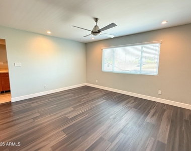 811 E Chilton Drive - Photo Thumbnail 19
