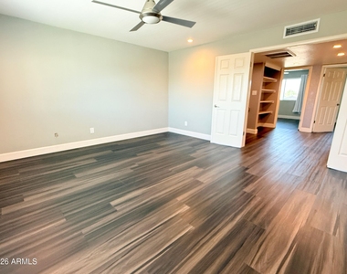 811 E Chilton Drive - Photo Thumbnail 21