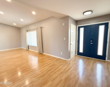 811 E Chilton Drive - Photo Thumbnail 2