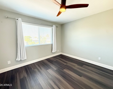 811 E Chilton Drive - Photo Thumbnail 29