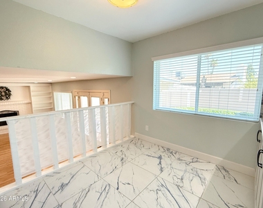 811 E Chilton Drive - Photo Thumbnail 13