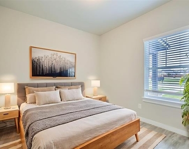 4040 Dayton Drive - Photo Thumbnail 5