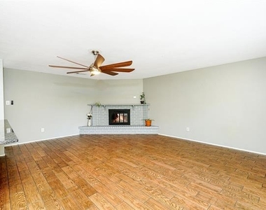 5409 Slay Drive - Photo Thumbnail 9
