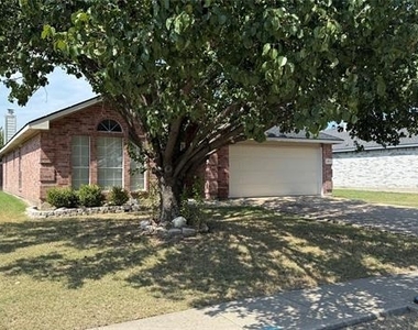 207 Lake Wichita Drive - Photo Thumbnail 2