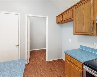 207 Lake Wichita Drive - Photo Thumbnail 7