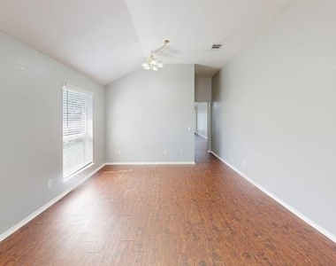 207 Lake Wichita Drive - Photo Thumbnail 11