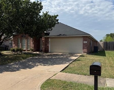 207 Lake Wichita Drive - Photo Thumbnail 1