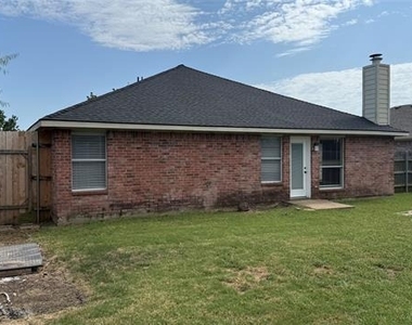 207 Lake Wichita Drive - Photo Thumbnail 18