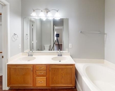 207 Lake Wichita Drive - Photo Thumbnail 12