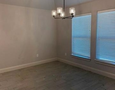 224 Jacinth Lane - Photo Thumbnail 7