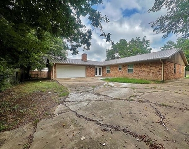 1914 W Northgate Drive - Photo Thumbnail 22