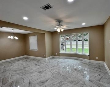 1914 W Northgate Drive - Photo Thumbnail 3