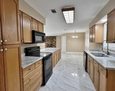 1914 W Northgate Drive - Photo Thumbnail 5