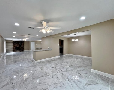1914 W Northgate Drive - Photo Thumbnail 11