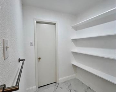 1914 W Northgate Drive - Photo Thumbnail 17