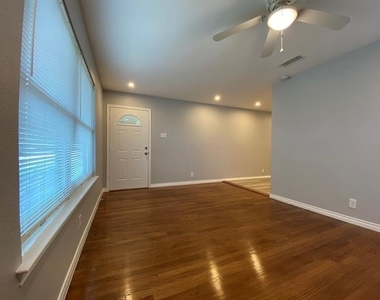 11005 Wyatt Street - Photo Thumbnail 6