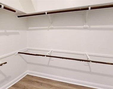 204 Rosewood Drive - Photo Thumbnail 24