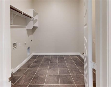 204 Rosewood Drive - Photo Thumbnail 23