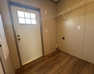 1800 Oak Grove Road E - Photo Thumbnail 8