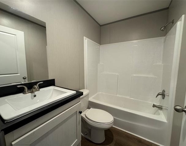 1800 Oak Grove Road E - Photo Thumbnail 14