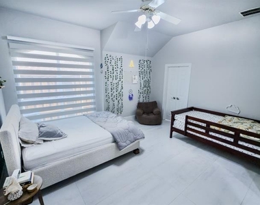 7906 Thorneywood Road - Photo Thumbnail 5