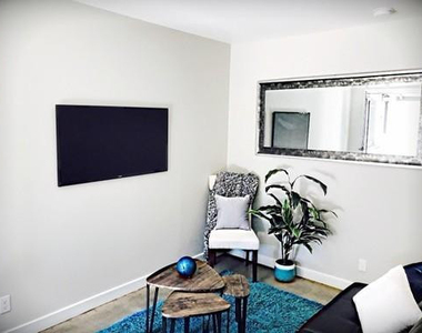 3011 N 38th Street - Photo Thumbnail 6