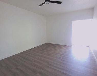 3416 N 44th Street - Photo Thumbnail 10