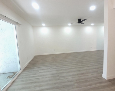 3416 N 44th Street - Photo Thumbnail 5