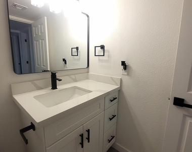3416 N 44th Street - Photo Thumbnail 9