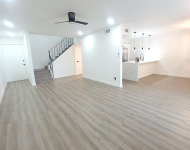 3416 N 44th Street - Photo Thumbnail 6