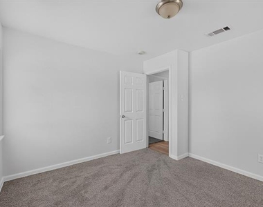 4525 Hunter Street - Photo Thumbnail 21
