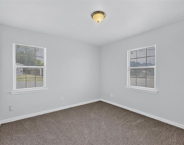 4525 Hunter Street - Photo Thumbnail 31