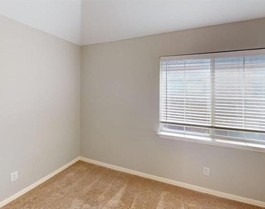 4536 Brenda Drive - Photo Thumbnail 12