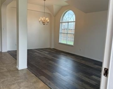 509 S Avalanche Drive - Photo Thumbnail 7